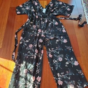 Very cute floral romper 💙